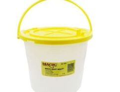 Easy access hinged lid. Ideal for a variety of baits. Handy 4.5-quart size. Made in the USA.